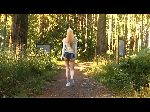 ❤️ Schöne Frau bewegt sich langsam, nicht nackt Video ❤❌ Fucking bei uns ❤