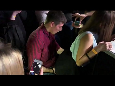 ❤️ Echter Sex in einem russischen Nachtclub. 18-jährige russische Mädchen in den Anus und Vagina gefickt in einem Nachtclub ❤❌ Fucking bei uns ❤