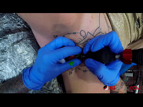 ❤️ Extrem tätowierte Hottie Sully Savage hat ein Tattoo auf ihrer Klitoris ❤❌ Fucking bei uns ❤