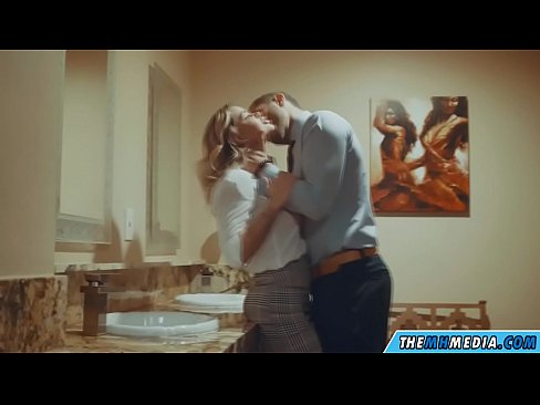 ❤️ Wenn eine vollbusige Blondine dich in einer öffentlichen Toilette verführt ❤❌ Fucking bei uns ❤